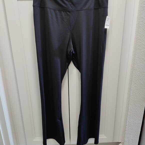 NY&Co Mid Rise Bootcut Yoga Pant - Picture 1 of 9